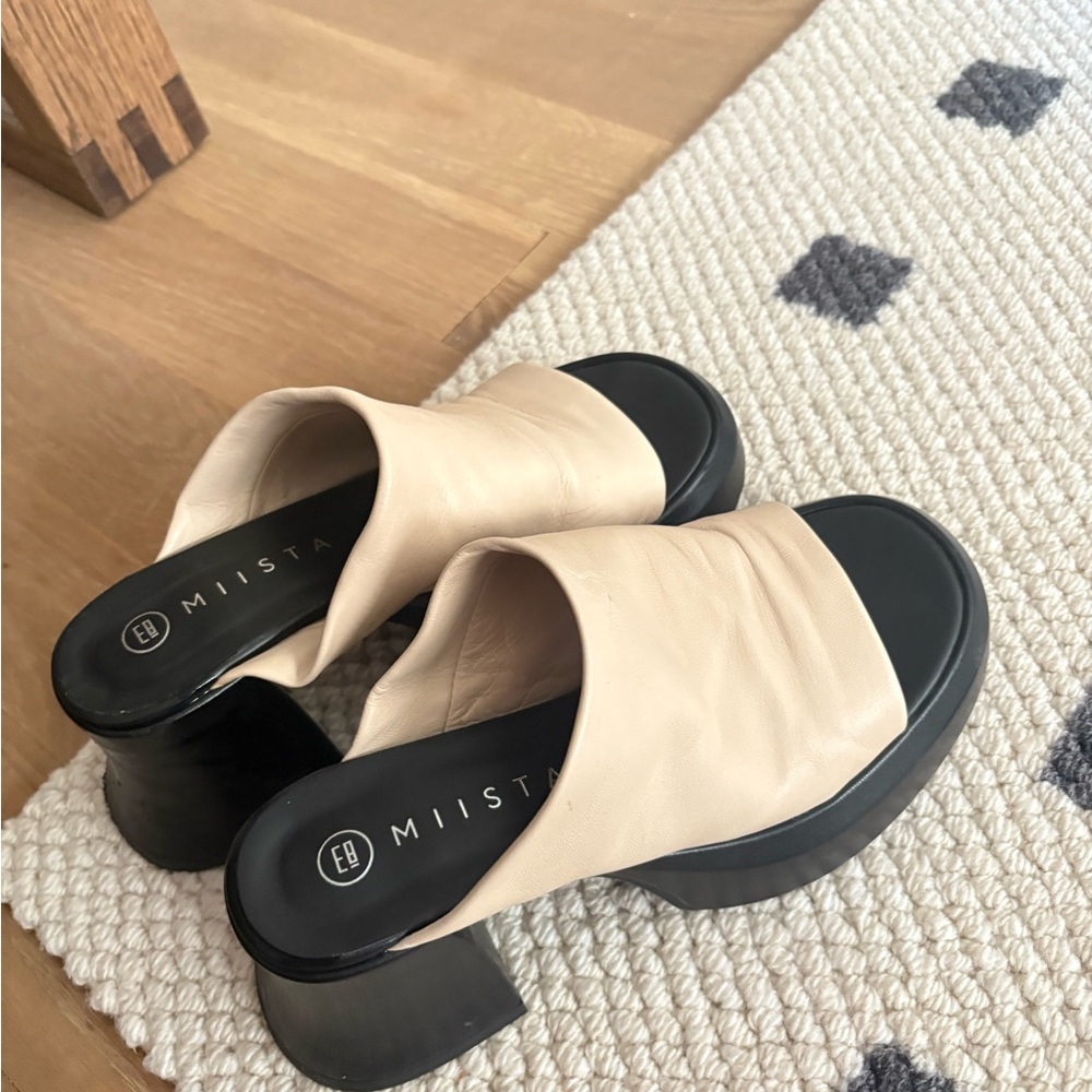 Miista Women's Black and Cream Platform Mules